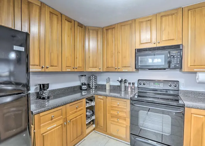 Tidy Townhome ~ 7 Mi To Downtown!