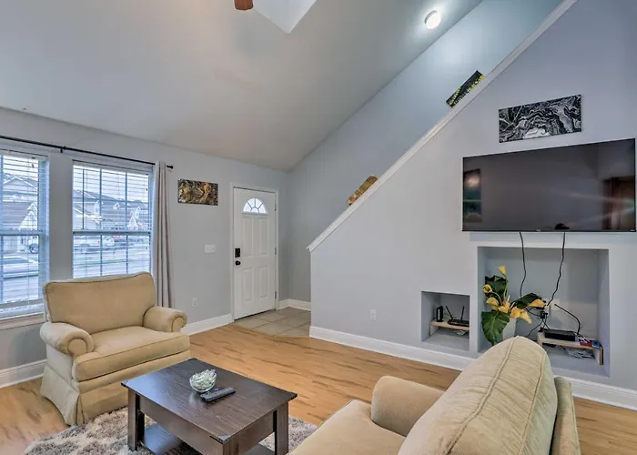 Сasa de vacaciones Tidy Townhome ~ 7 Mi To Downtown! *