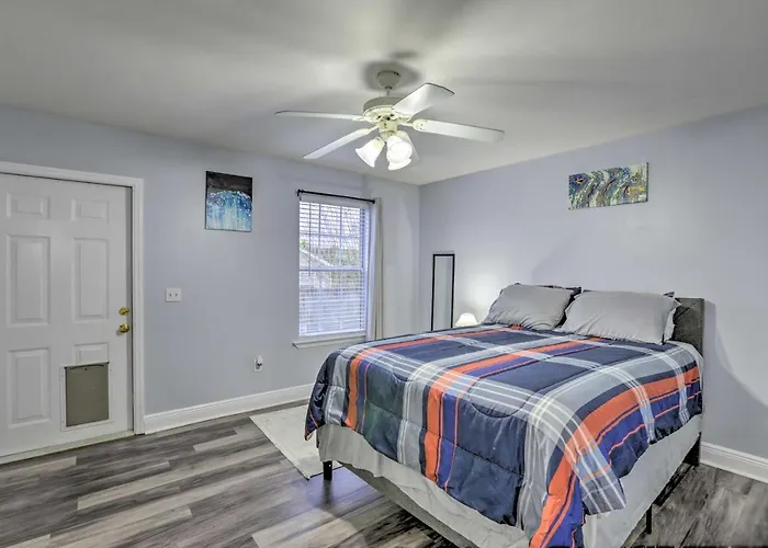 Сasa de vacaciones Tidy Townhome ~ 7 Mi To Downtown! *