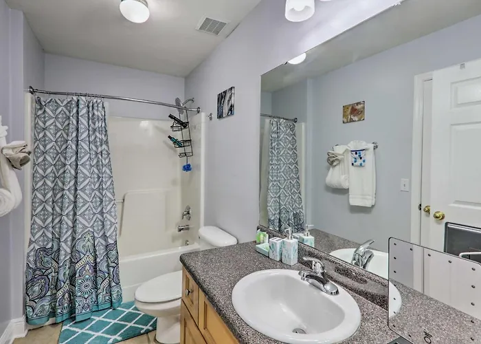 Сasa de vacaciones Tidy Townhome ~ 7 Mi To Downtown!