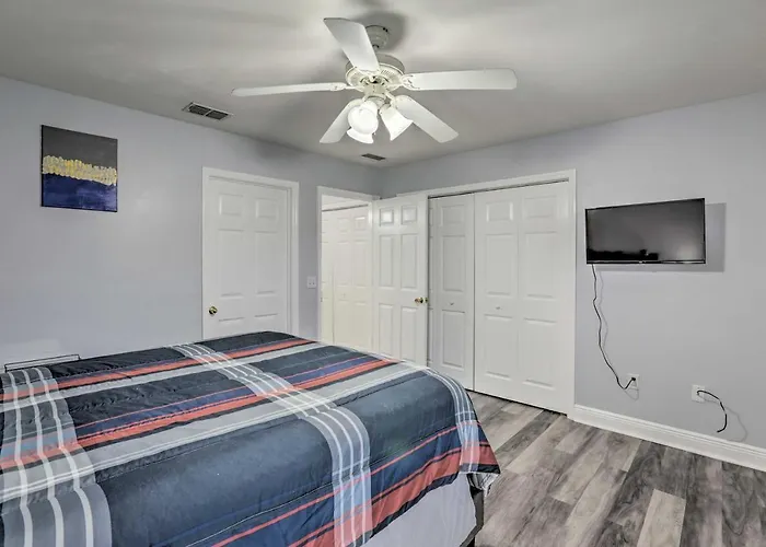Сasa de vacaciones Tidy Townhome ~ 7 Mi To Downtown! *