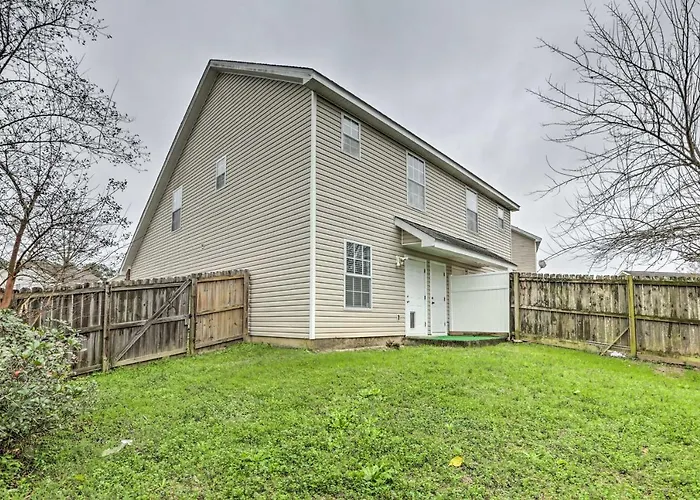 Tidy Townhome ~ 7 Mi To Downtown! Сasa de vacaciones *