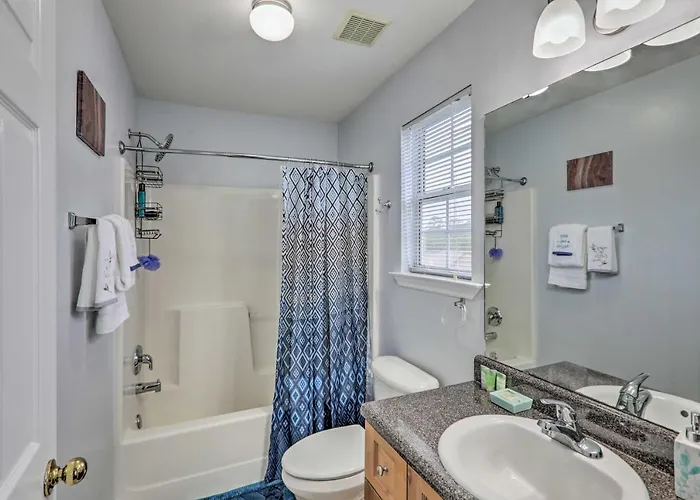 Tidy Townhome ~ 7 Mi To Downtown! Tallahassee