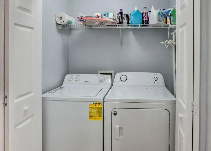 Tidy Townhome ~ 7 Mi To Downtown!