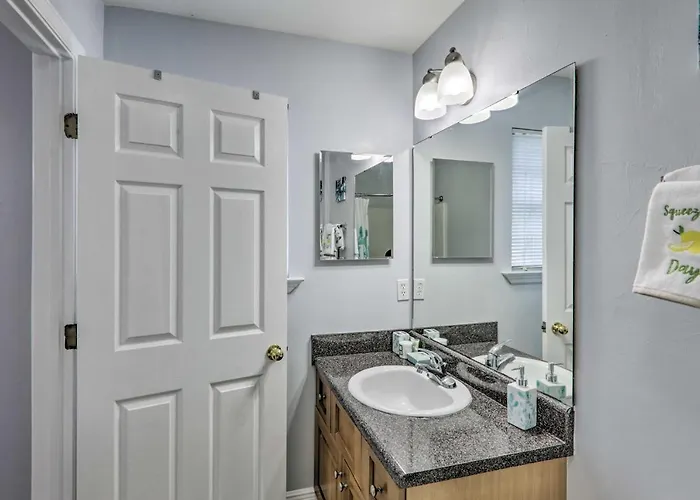 Сasa de vacaciones Tidy Townhome ~ 7 Mi To Downtown! Tallahassee