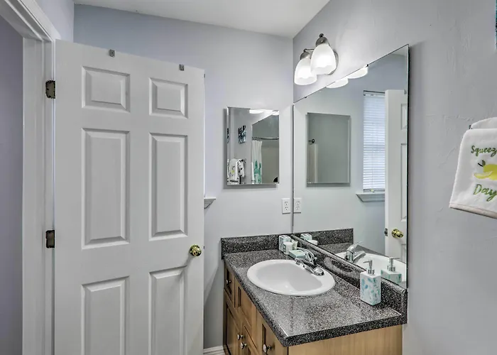 Hébergement de vacances Tidy Townhome ~ 7 Mi To Downtown! Tallahassee