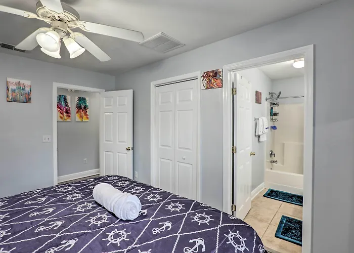Tidy Townhome ~ 7 Mi To Downtown!