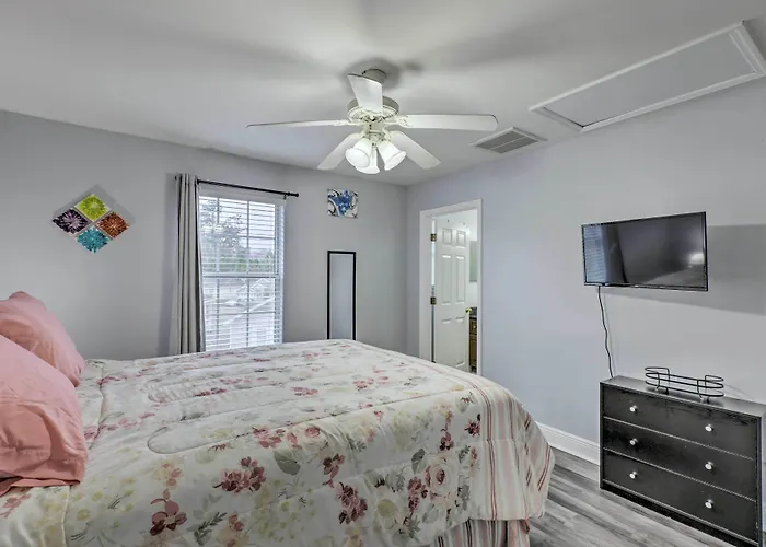 Tidy Townhome ~ 7 Mi To Downtown! Hébergement de vacances