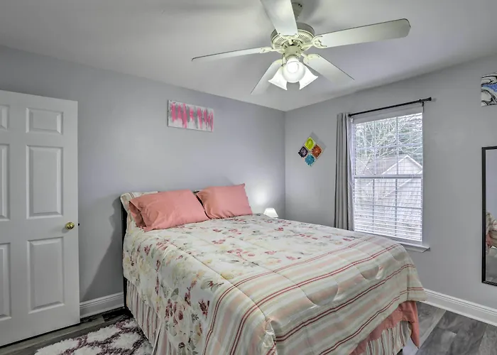 Tidy Townhome ~ 7 Mi To Downtown! *