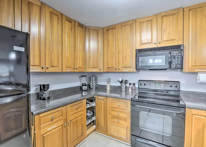 Tidy Townhome ~ 7 Mi To Downtown! *